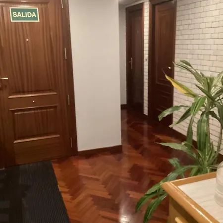 Отель Saudade Cafeteria Ла-Корунья