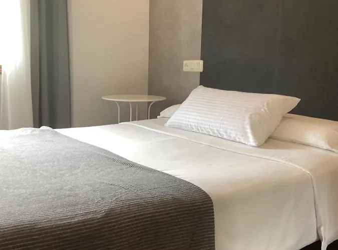 מלון Saudade Cafeteria 3*