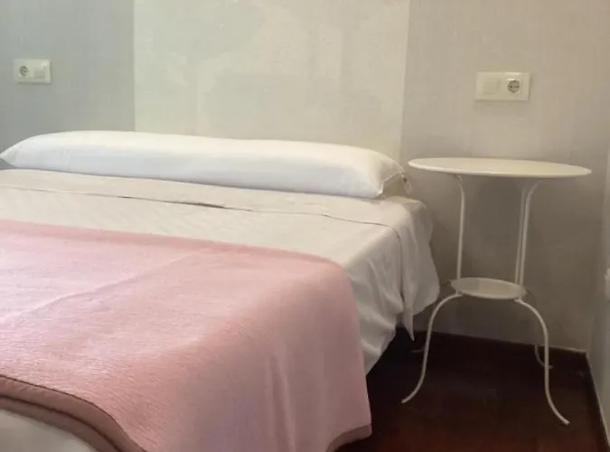 מלון Saudade Cafeteria 3*