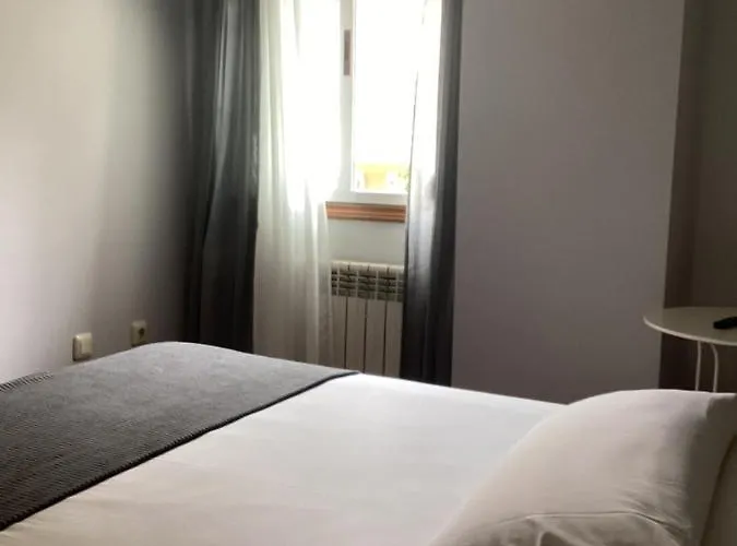 מלון Saudade Cafeteria 3*